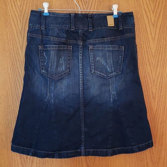 EUC Maurices Dark Blue Distressed Denim Skirt Sz 3/4 - Picture 2 of 8